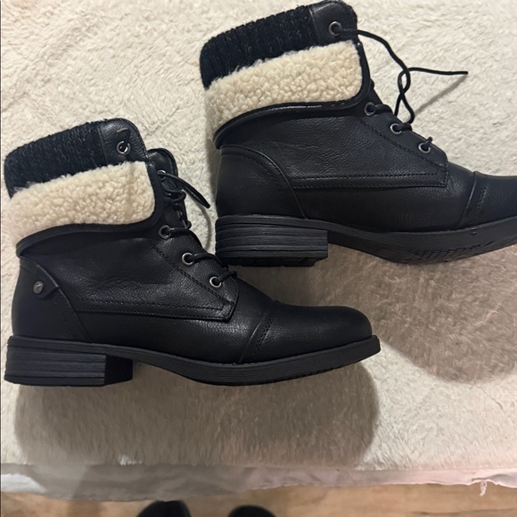 Women's Black and Cream Ankle Boots Sz 9 worn only once! - Picture 2 of 6